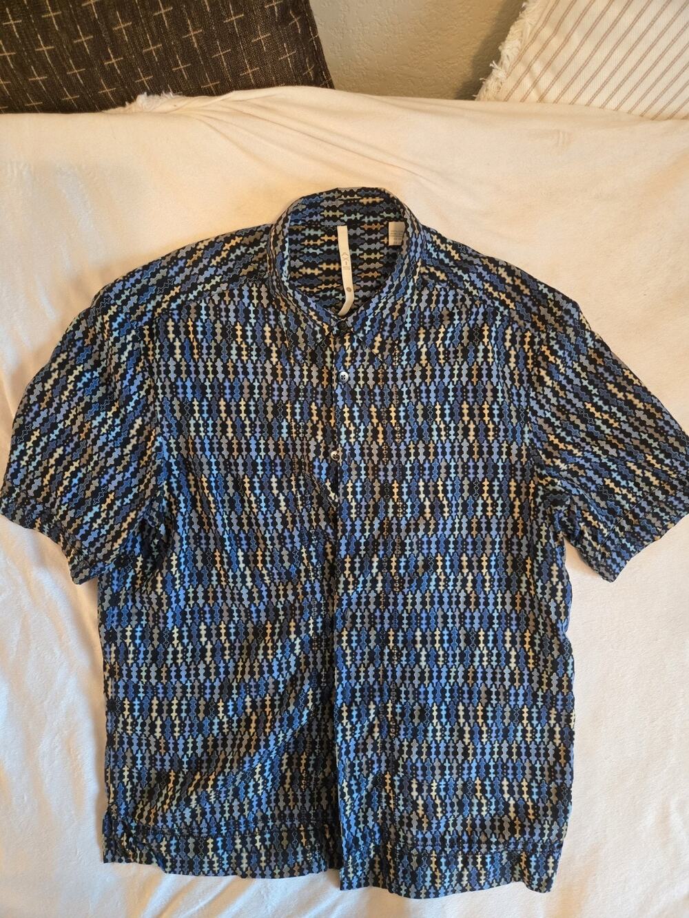 AXIS Men's L Regular Black/Blue/Yellow Geometric Short Sleeve Silk Button-Up